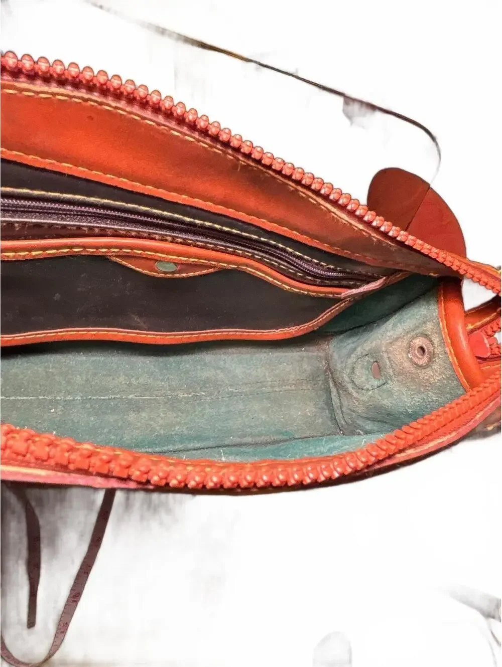 Vintage Dooney Bourke R19 Green AWL Leather Ba